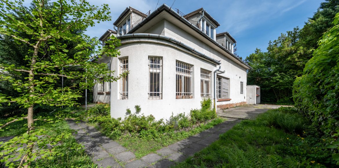 esterhazy-villa-featured esterhazy-villa-featured